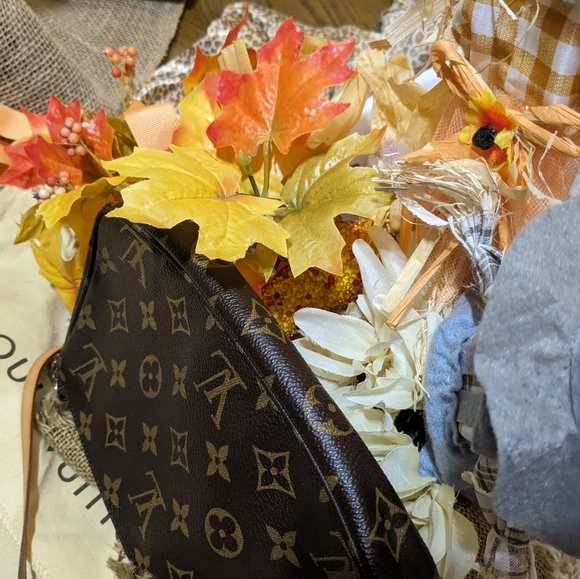 Vintage Petite Monogram - Picture 9 of 16